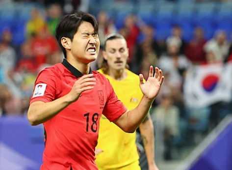2023 아시아축구연맹AFC 아시안컵 8강전에서 이강인이 슛 찬스를 놓친 뒤 아쉬워하고 있다 사진연합뉴스