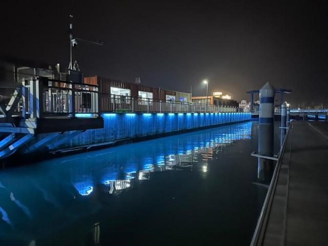 제부마리나 내측 호안에 설치된 야간조명 사진경기평택항만공사