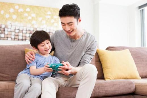 Number of S. Korean men choosing childcare over careers increases 37 percent on-year: data