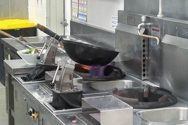 Pulmuone provides culinary robot for stir-fried dishes at highway rest stop 