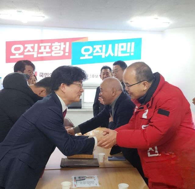 포항북 이재원 예비후보가 윤종진 예비후보 지지를 선언하고 있다 사진윤종진 예비후보 선거사무소