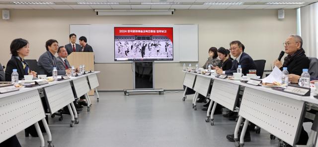 유인촌 문화체육관광부 장관이 23일 서울 마포구 한국문화예술교육진흥원에서 열린 업무보고에서 모두 발언을 하고 있다 사진문화체육관광부
