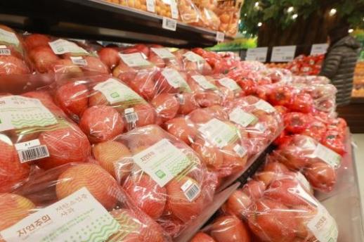 사과·배 가격 뛰니 귤·단감도 껑충…과일 인플레에 서민 시름
