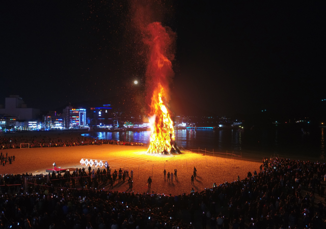 지난 2018년송도달집축제모습사진부산서구청