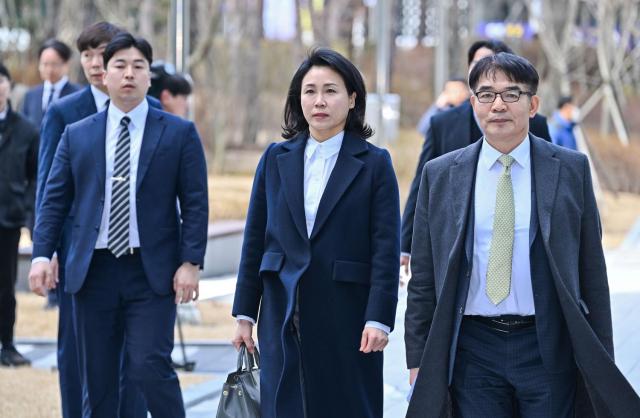 법카 유용 혐의 김혜경, 첫 재판서 혐의 부인…정치적 의도로 기소