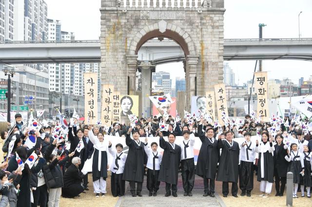 지난해 3월 1일 서대문구 독립문 앞에서 열린 삼일절 행사 모습 사진연합뉴스 