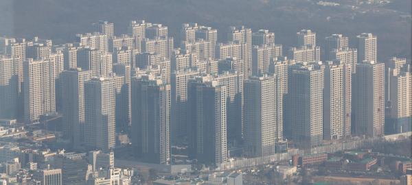 전국 아파트 매매가가 14주 연속 하락한 반면 전셋값은 상승세를 이어갔다. [사진=연합뉴스]