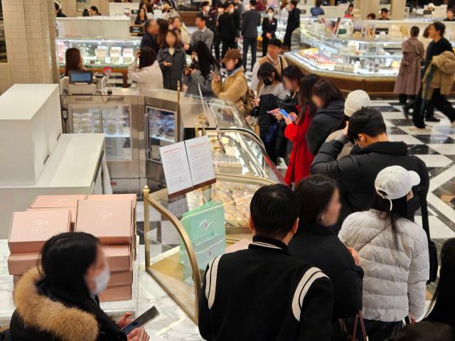 신세계백화점 국내 최대 디저트 전문관 스위트 파크 오픈 
    서울연합뉴스 신세계백화점은 강남점 식품관 리뉴얼 프로젝트의 일환인 국내 최대 디저트 전문관 스위트 파크가 15일 오픈했다고 밝혔다 사진은 스위트 파크 2024215 신세계백화점 제공 재판매 및 DB 금지
    photoynacokr2024-02-15 111347
저작권자 ⓒ ㈜연합뉴스 무단 전재 재배포 금지 AI 학습 및 활용 금지저작권자 ⓒ ㈜연합뉴스 무단 전재 재배포 금지 AI 학습 및 활용 금지