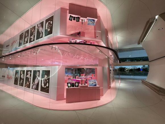 휴게 공간과 팝업스토어를 결합한 신개념 공간 에픽 서울EPIC SEOUL이 더현대 서울에 오픈했다사진현대백화점