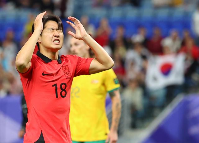 안타까워하는 이강인
    알와크라연합뉴스 김도훈 기자  2일현지시간 카타르 알와크라 알자누브 스타디움 열린 2023 아시아축구연맹AFC 아시안컵 8강전 한국과 호주의 경기 이강인이 슛 찬스를 놓친 뒤 아쉬워하고 있다 202423
    superdoo82ynacokr2024-02-03 013850
저작권자연합뉴스 무단 전재 재배포 금지 AI 학습 및 활용 금지저작권자무단 전재 재배포 금지 AI 학습 및 활용 금지