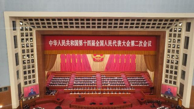 3월5일 중국 베이징 인민대회당에서 열린 전국인민대표대회전인대 개막식에서 리창 총리가 정부업무보고를 하고 있다 사진배인선 기자