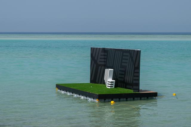 홍해에서 표류 중인 LIV 골프 로고 사진LIV 골프