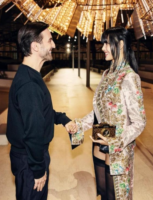 Lisa with Louis Vuitton creative director Nicolas Ghesquière Lisas Instagram