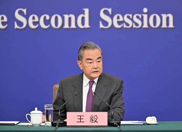王毅出席两会外长记者会 重申韩半岛问题立场