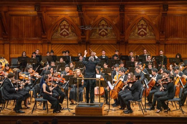 200년 넘는 역사를 자랑하는 미국 최고最古 교향악단 하버드-래드클리프 오케스트라HRO의 연주 모습 사진한화그룹
