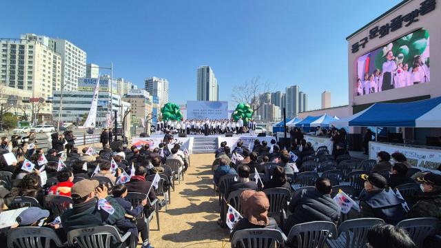 부산 동구는 지난 9일 토요일 오전 10시 시민마당옛 부산진역사에서 31절 기념식 및 뮤지컬 공연 등 다채로운 행사를 개최했다