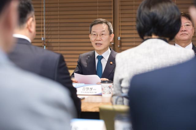 이종호 과학기술정보통신부 장관이 지난 5일 대전 유성구 한국생명공학연구원에서 열린 합성생물학 육성을 위한 산학연 전문가 간담회에서 인사말을 하고 있다 사진과학기술정보통신부