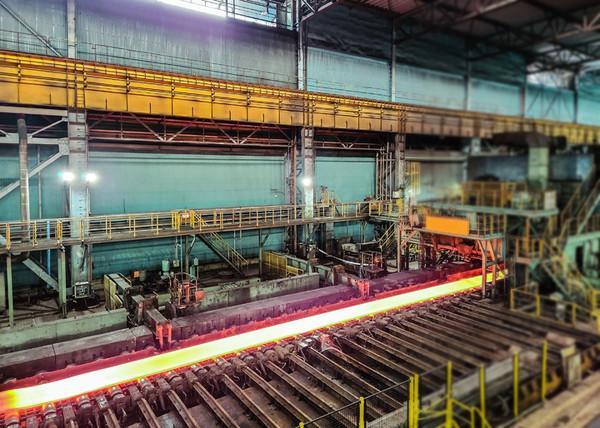 포항제철소 2열연공장에서 열연강판이 생산되고 있는 모습 사진포스코

