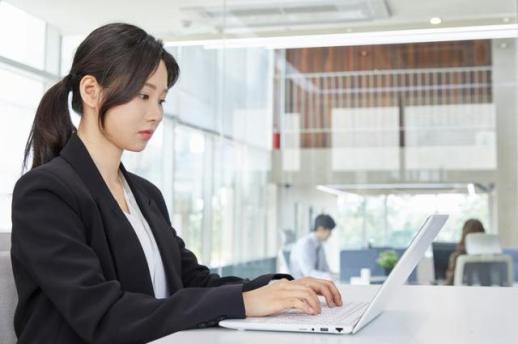 [장문기의 핀스토리] 인재 키우고, 공부하고…금융권 女心을 잡아라