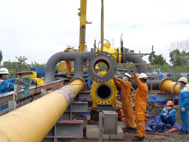 까마우 가스회사는 PV GAS 회원 기업으로 가스 파이프라인 유지 관리를 수행하고 있다 사진베트남통신사