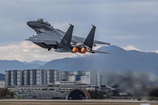 훈련에 참가한 F-15K가 대구기지에서 힘차게 이륙하고 있는 모습 사진공군