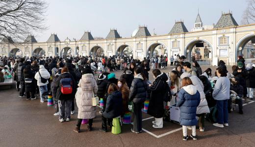 美媒：韩国民众排队5个小时只为告别"福宝"