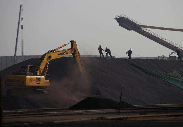 중국 허베이성 탄산의 한 철강 공장 사진로이터 연합뉴스