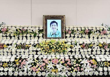 서울대학교병원 장례식장에 마련된 고 이선균의 빈소 사진연합뉴스