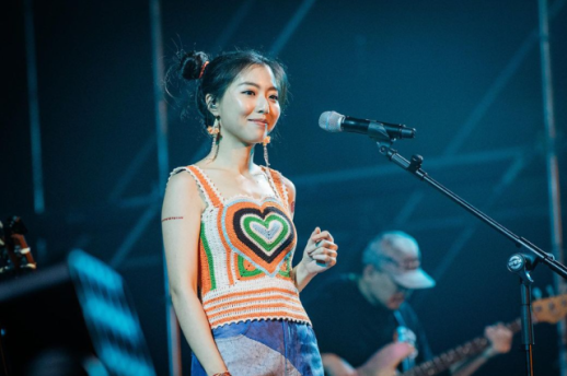 Multilingual singer-songwriter Stella Jang to hold solo concert on Seouls artificial island