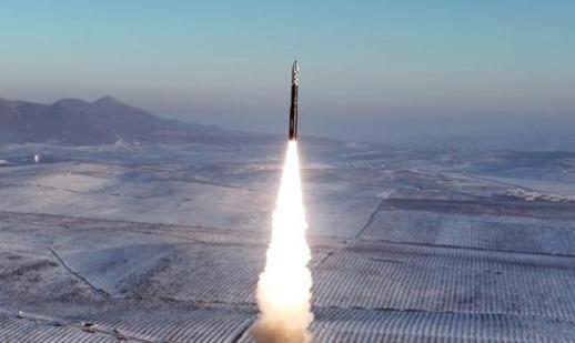 朝鲜向东部海域发射弹道导弹