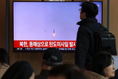 [종합] 북한, 동해상으로 탄도미사일 수발 발사…33일 만에 무력도발