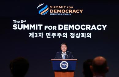 尹대통령 가짜 뉴스와 거짓 정보, 민주주의 체제 위협하고 있어