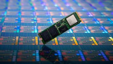 5세대 PCIe SSD 실물 공개한 SK하이닉스...전 세대 제품보다 2배 빨라