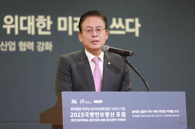 정우택 국회부의장이 지난해 11월 서울 영등포구 국회의원회관에서 열린 2023 국방안보방산 포럼에서 축사를 하고 있다 20231116사진유대길 기자 dbeorlf123ajunewscom