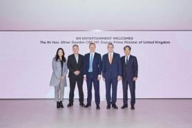 Britains deputy prime minister explores K-pop scene at SM Entertainment headquarters