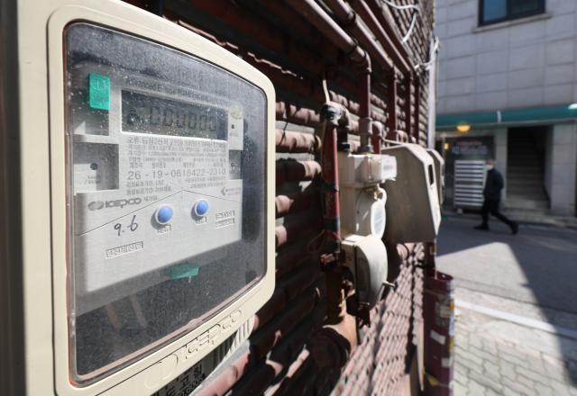 서울 마포구 주택가에 설치된 전력량계 모습사진연합뉴스
