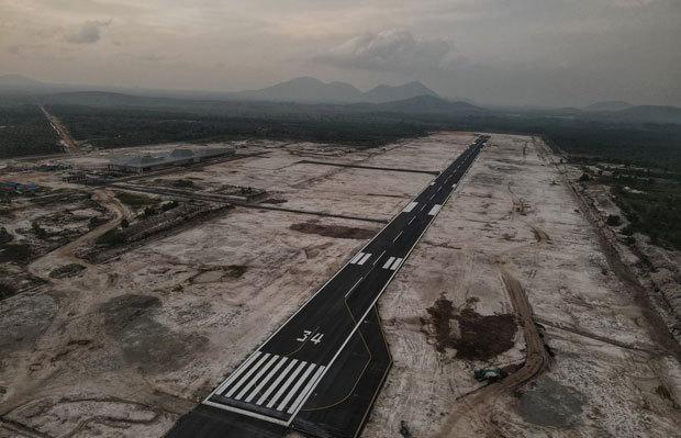 조코 대통령이 완공을 선언한 싱카왕공항 사진인도네시아 교통부 제공
