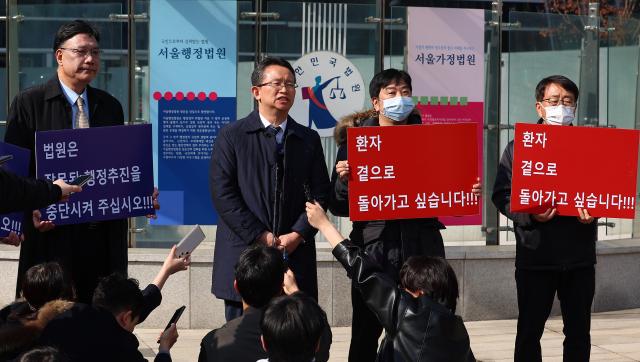 의대증원 전공의·의대생 소송…"실험용 시신도 부족"vs"보건 위기 심각"