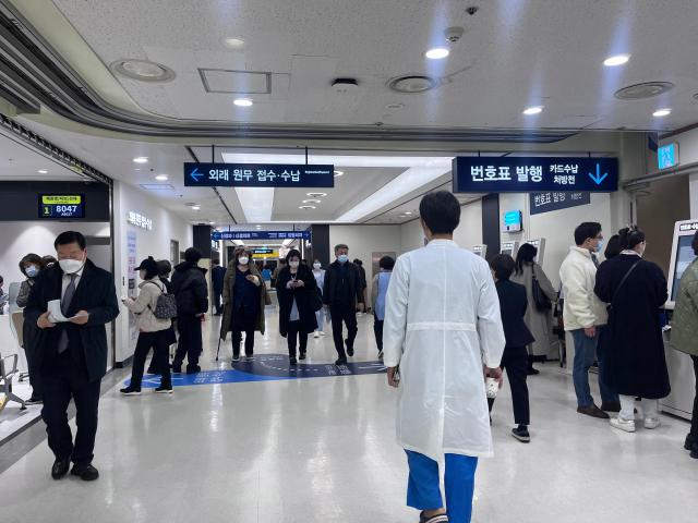 서울의 한 대학병원에서 전공의 모습사진안서희 기자