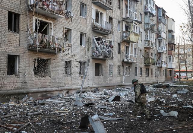 3월 27일현지시간 러시아 공습을 받은 우크라이나 하르키우 모습 사진로이터 연합뉴스