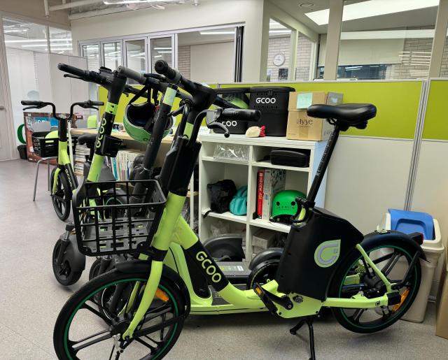 Một góc văn phòng của Gbike với rất nhiều xe đạp điện Gcoo ẢnhHoàng Phương Ly