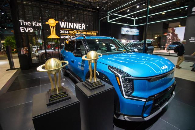 세계 올해의 자동차와 세계 올해의 전기차를 동시에 수상한 기아 EV9 사진기아