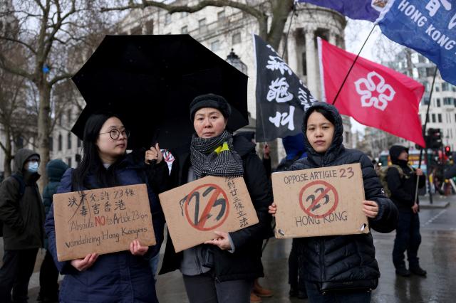 지난 23일 영국 런던에서 열린 홍콩 국가보안법기본법 23조 반대 집회 모습  사진로이터·연합뉴스