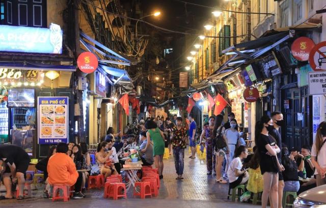 야시장과 여행객들로 북적이는 하노이 따히엔 거리 사진베트남통신사