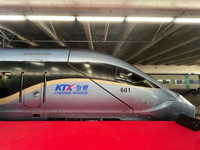 국내 순수 기술로 탄생한 신형 고속철도 KTX-청룡 모습 사진국토교통부