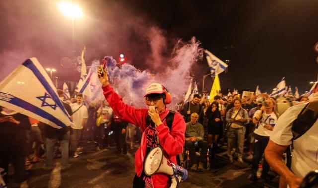이스라엘 내각 총사퇴와 조기 총선을 촉구하는 시위대 사진로이터 연합뉴스