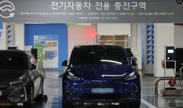 서울에 한 전기차 충전소 모습 사진연합뉴스