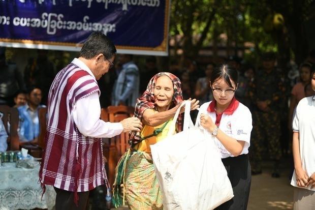 태국의 인도지원 물자가 미얀마 국내피난민들에게 전달됐다 지난달 26일 카인주 사진태국 외교부 제공