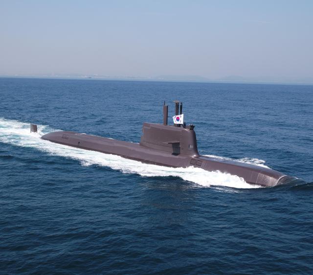 HD현대중공업이 4일 해군에 인도한 3천톤급 잠수함 신채호함의 시운전 모습 사진HD현대중공업