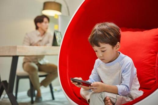 手机成电子奶嘴？韩国儿童和青少年智能手机使用时间激增
